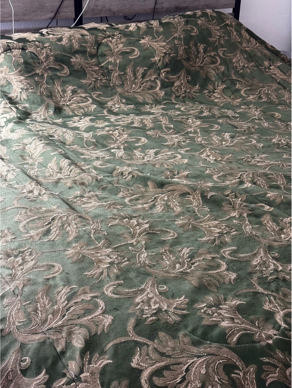King Size Green Gold Damask Jacquard Quilted Comforter Reversible Traditional